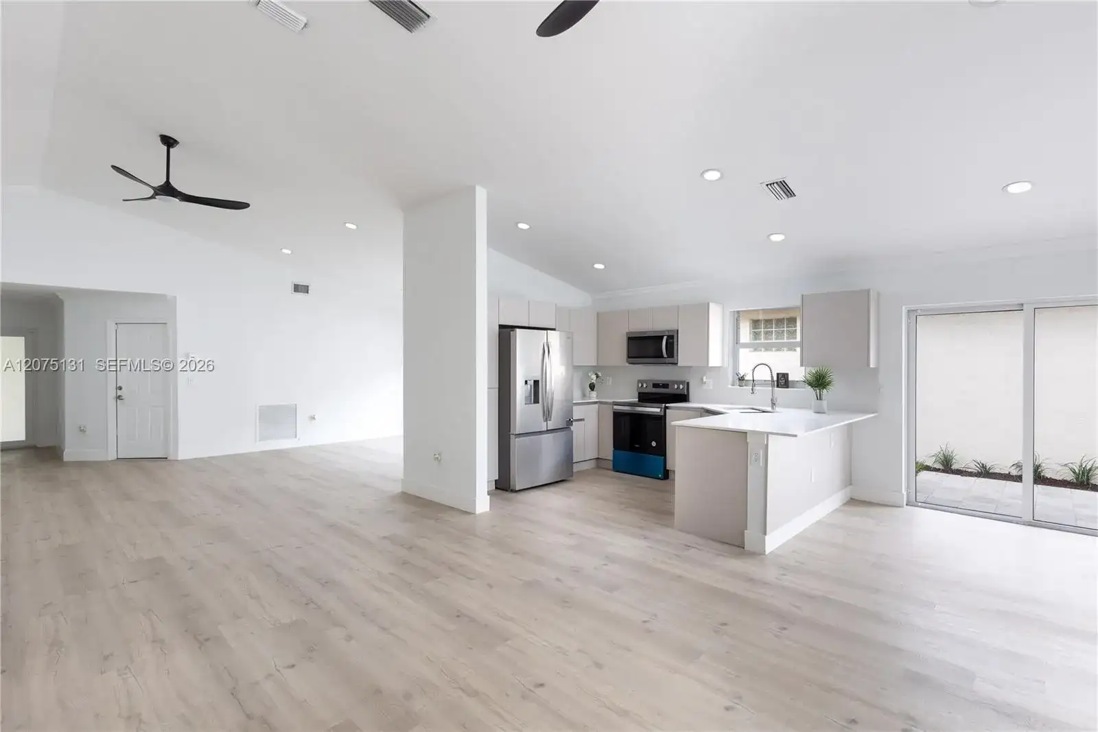 46 Gables Blvd, Weston FL 33326 photo 2