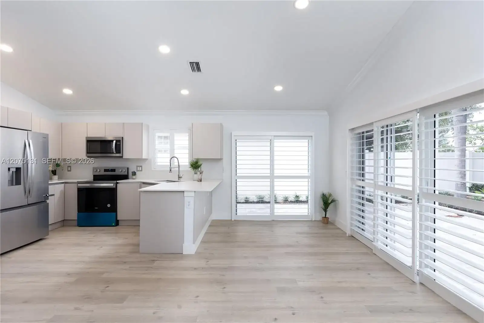 46 Gables Blvd, Weston FL 33326 photo 3