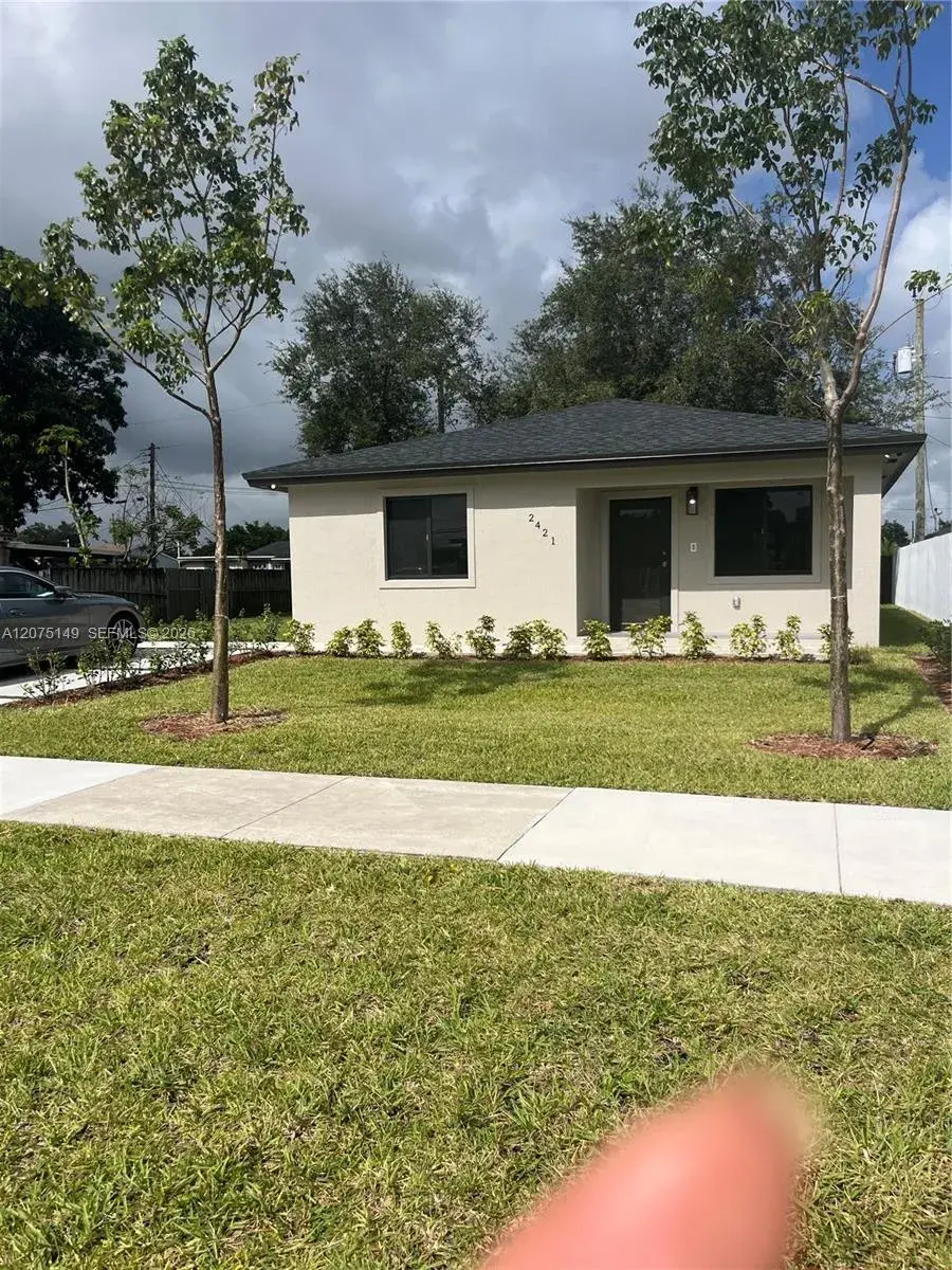 2421 NW 152nd Ter, Miami Gardens FL 33054