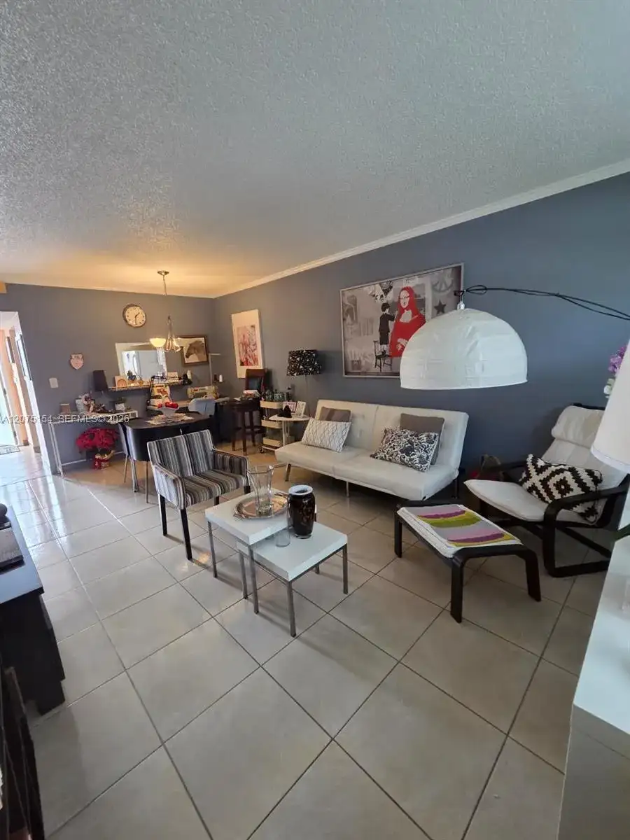 5181 W Oakland Park Blvd # 204, Lauderdale Lakes FL 33313 photo 2