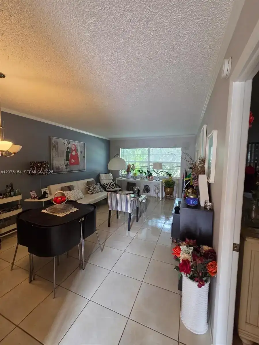 5181 W Oakland Park Blvd # 204, Lauderdale Lakes FL 33313 photo 3
