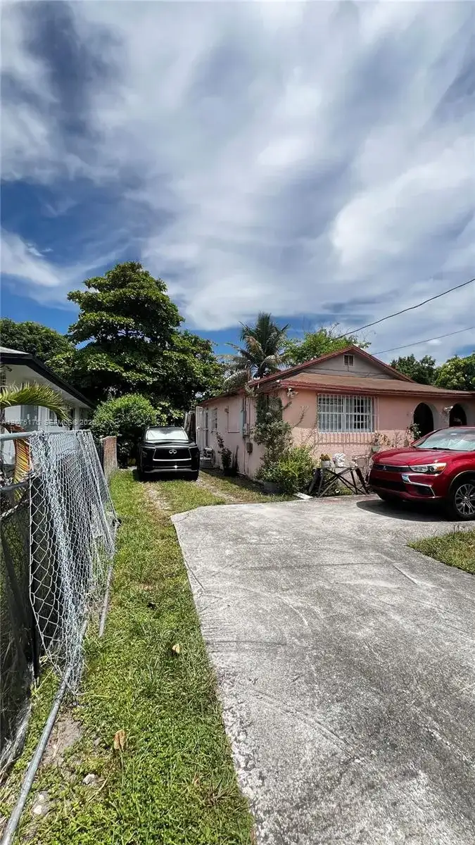 1135 NW 65th St, Miami FL 33150 photo 4