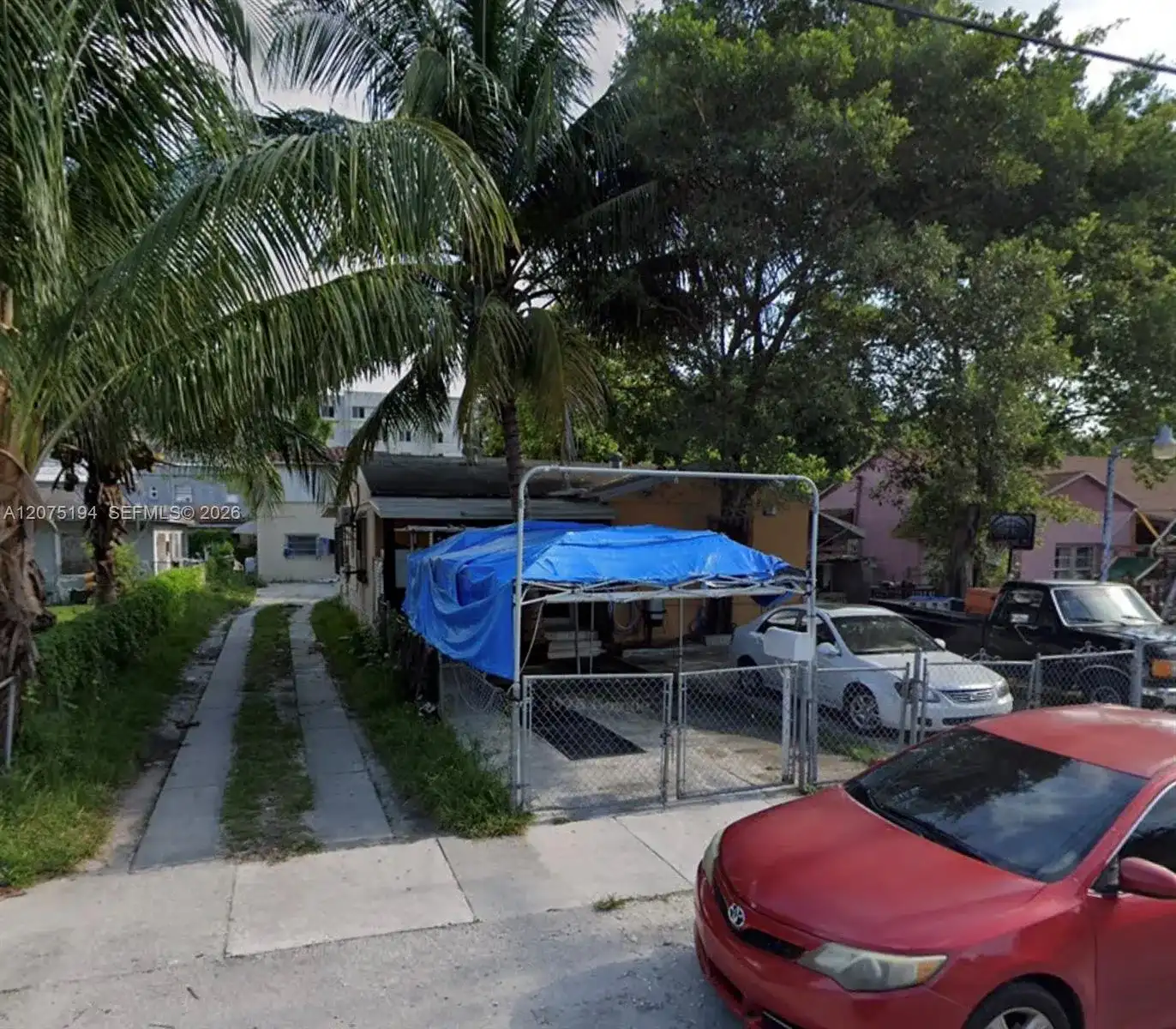 2283 NW 35th St, Miami FL 33142