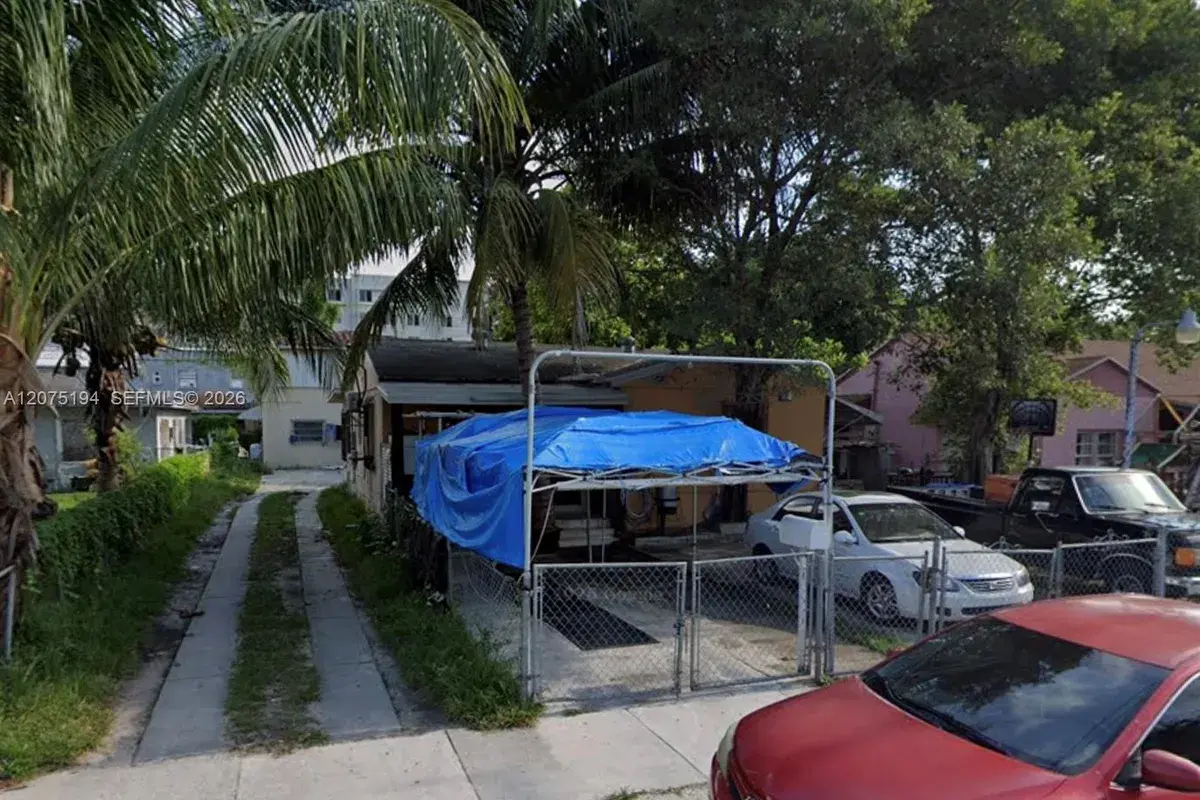 2283 NW 35th St, Miami FL 33142