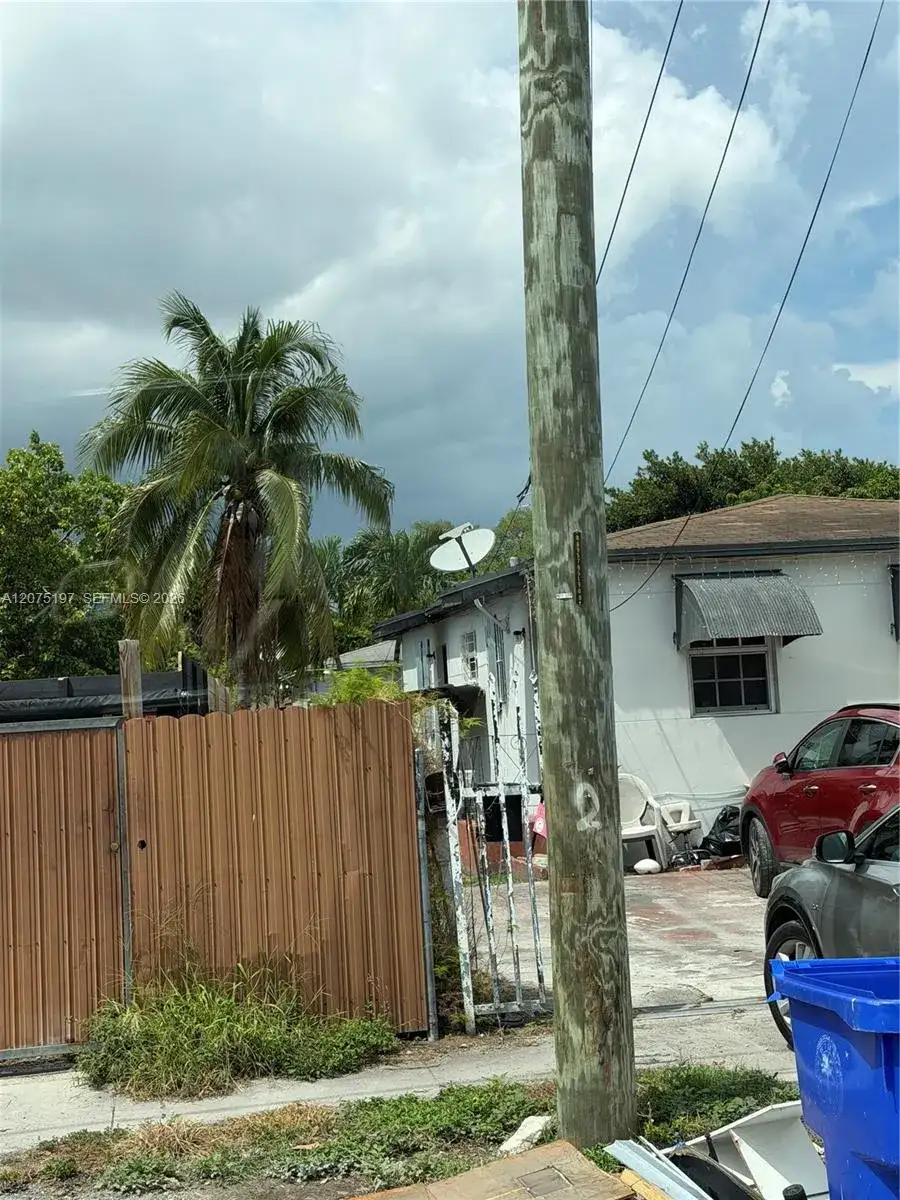 2651 NW 33rd St, Miami FL 33142 photo 3