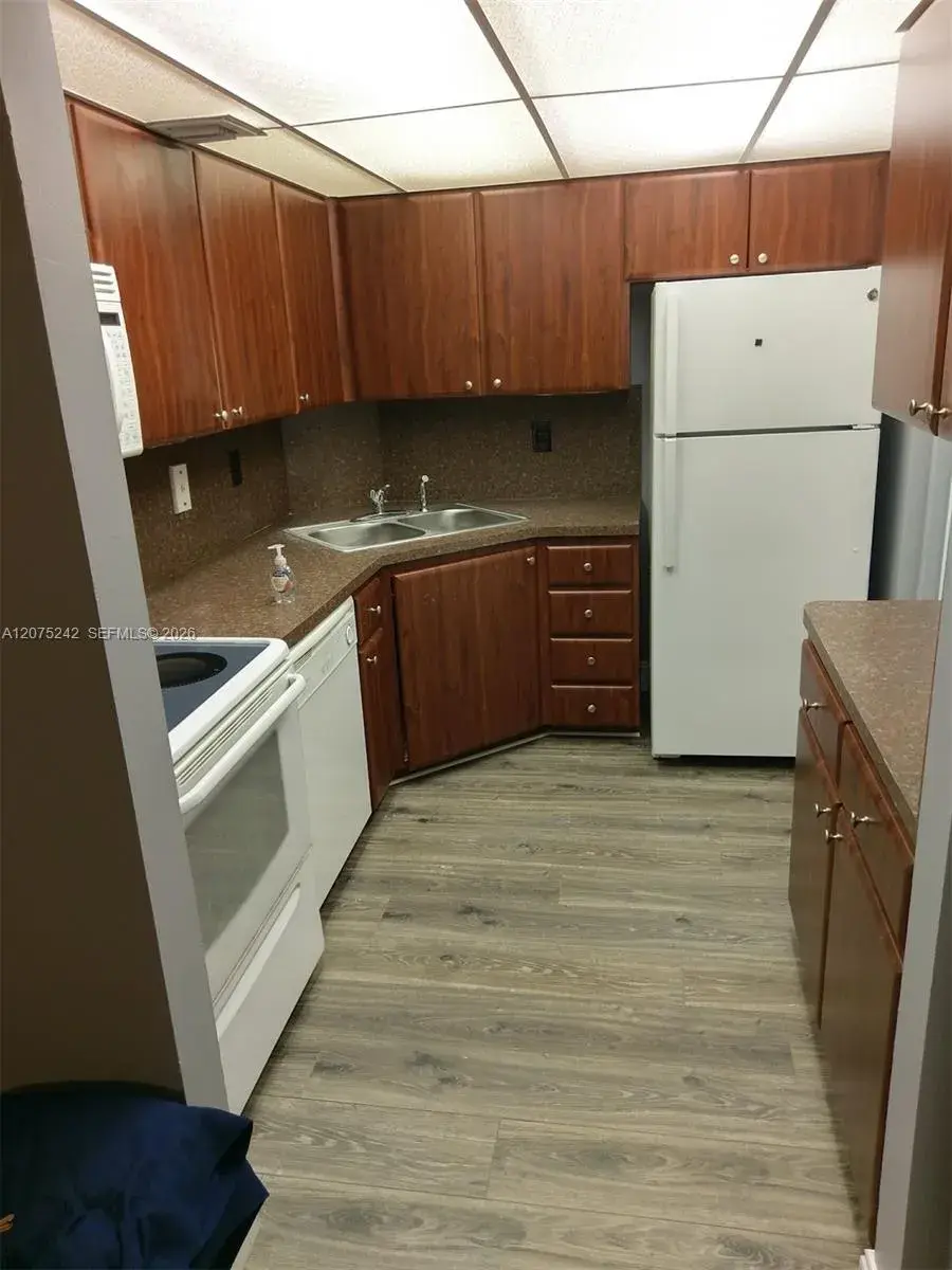 3105 Oakland Shores Dr # J101, Oakland Park FL 33309