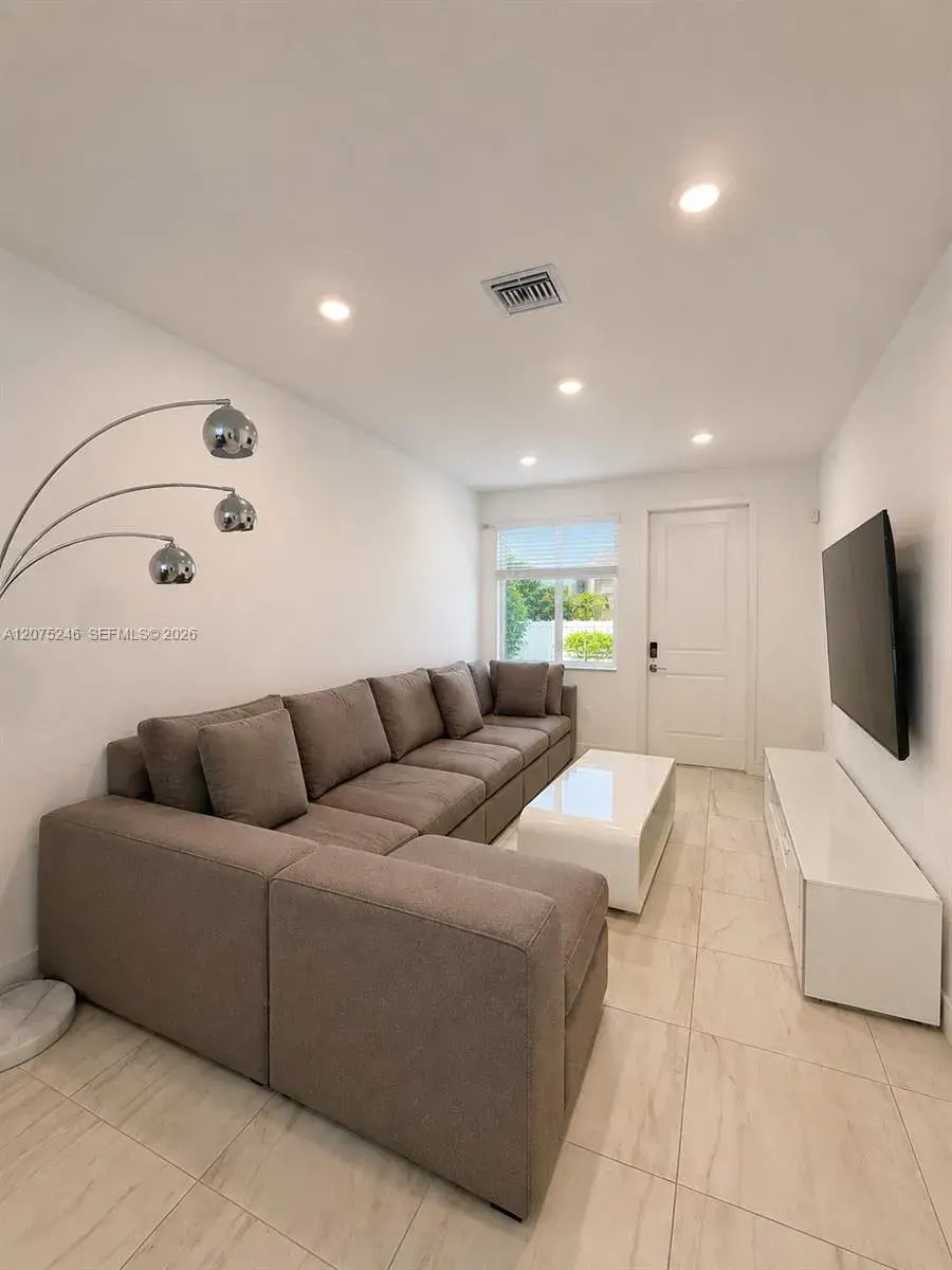 181 SW 170th Ave, Pembroke Pines FL 33027