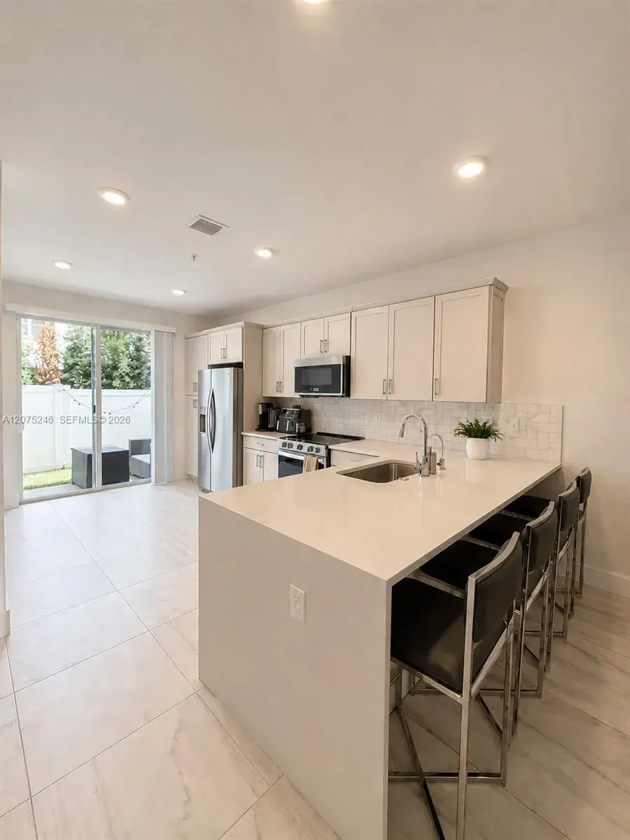 181 SW 170th Ave, Pembroke Pines FL 33027