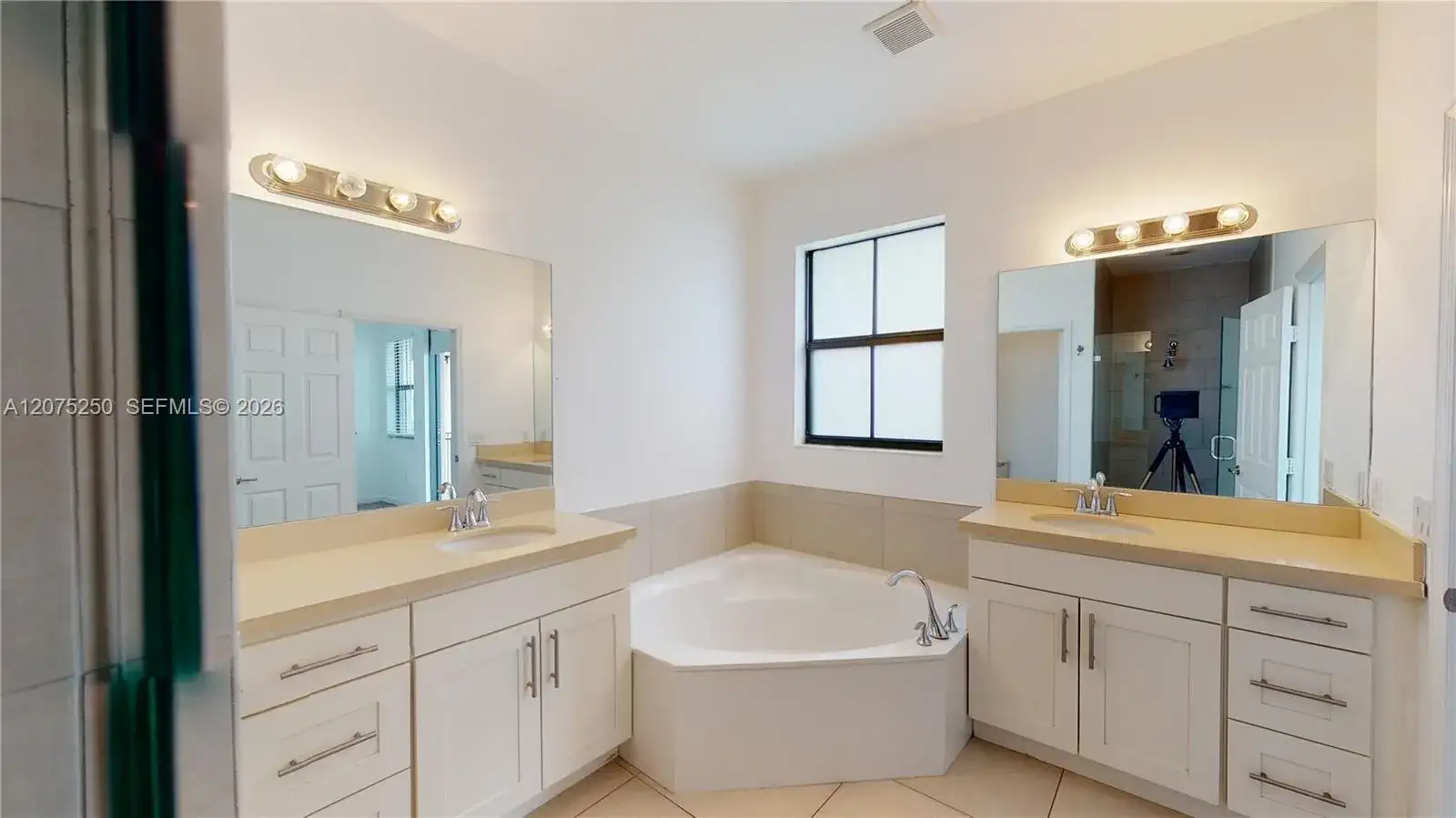 10428 NW 61st St, Doral FL 33178 photo 5