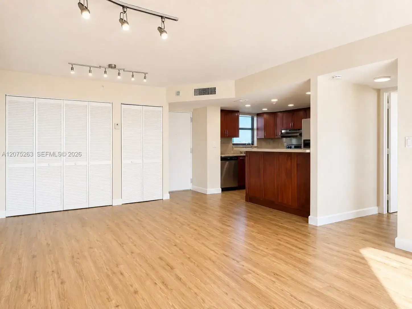 555 NE 30th St # 603, Miami FL 33137 photo 3