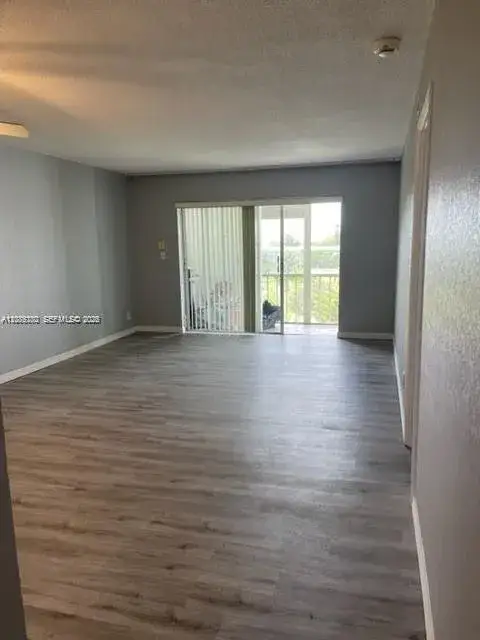 950 Hillcrest Dr # 506, Hollywood FL 33021
