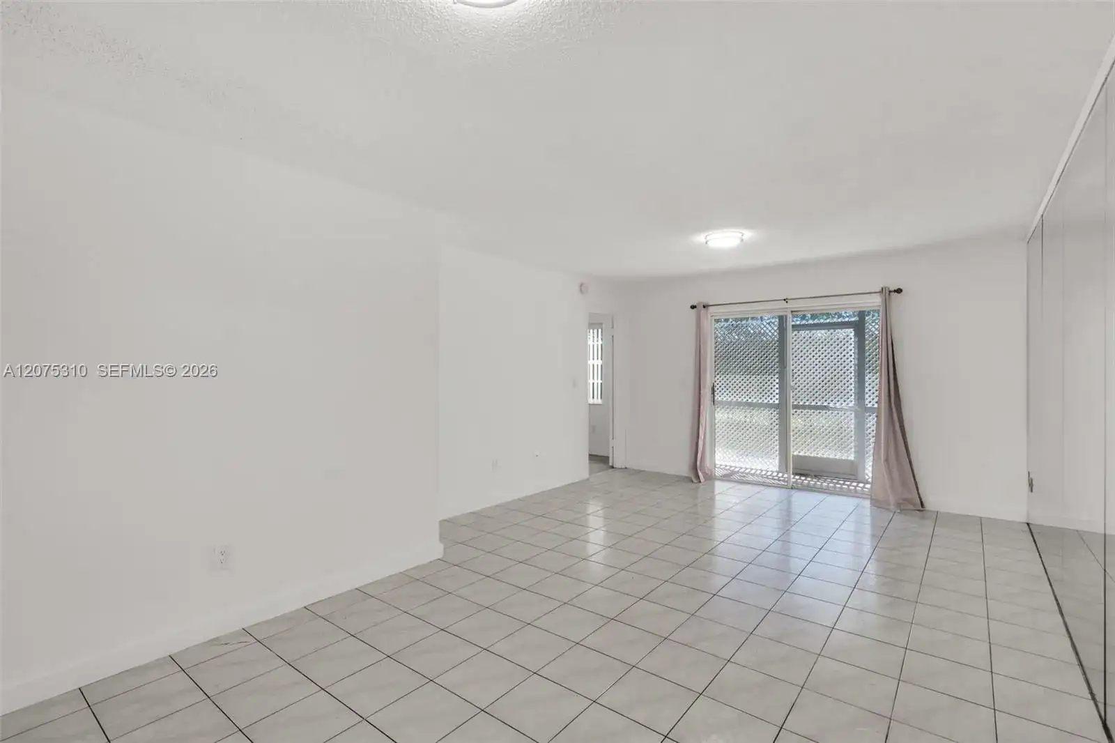 426 NE 210th Cir Ter # 2, Miami FL 33179 photo 4
