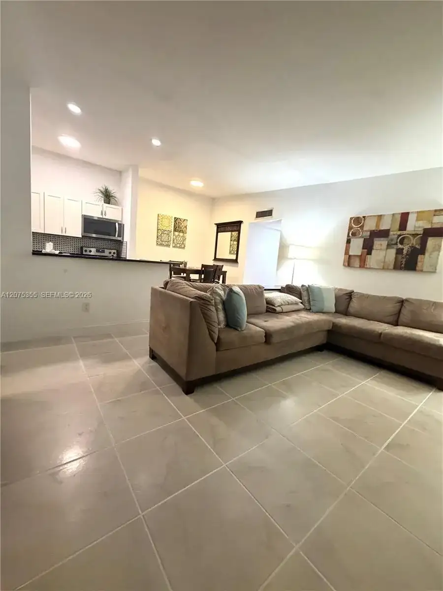 761 NE 199th St # 202, Miami FL 33179 photo 2