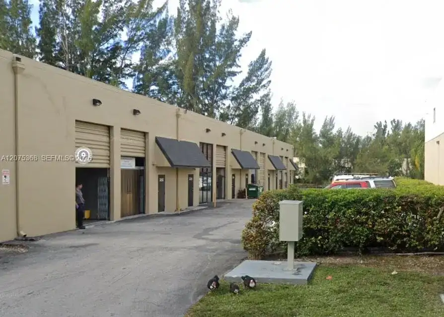 2258 NW 94th Ave, Doral FL 33172 photo 2