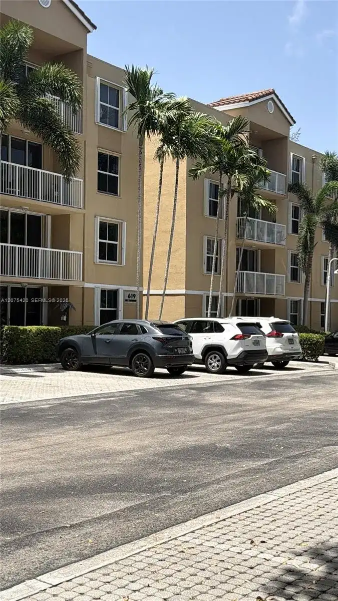 619 E Sheridan St # 105, Dania Beach FL 33004