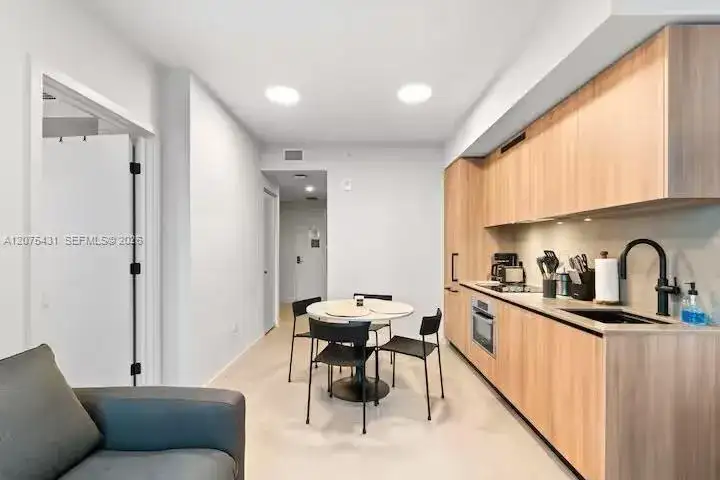 121 NE 5th St # 1711, Miami FL 33132 photo 3