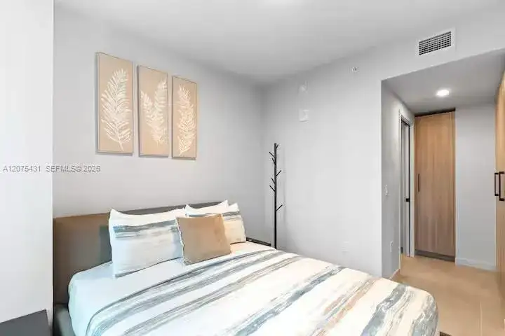 121 NE 5th St # 1711, Miami FL 33132 photo 4