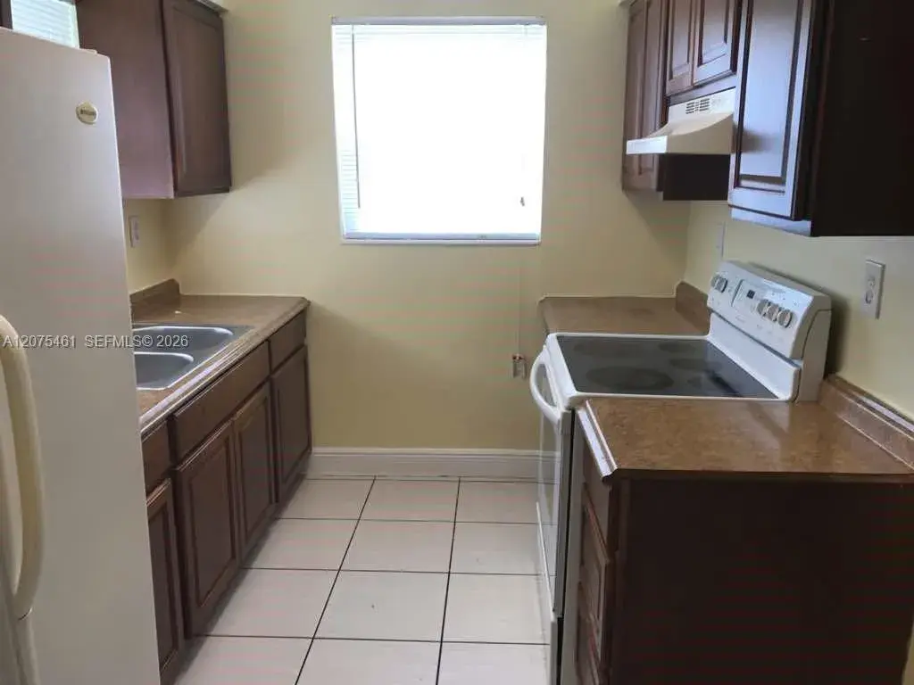 807 SW 5th Ct, Hallandale Beach FL 33009