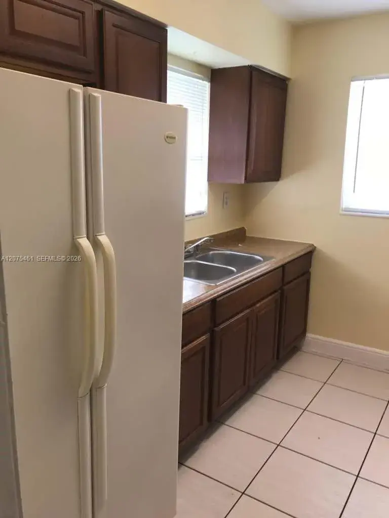 807 SW 5th Ct, Hallandale Beach FL 33009