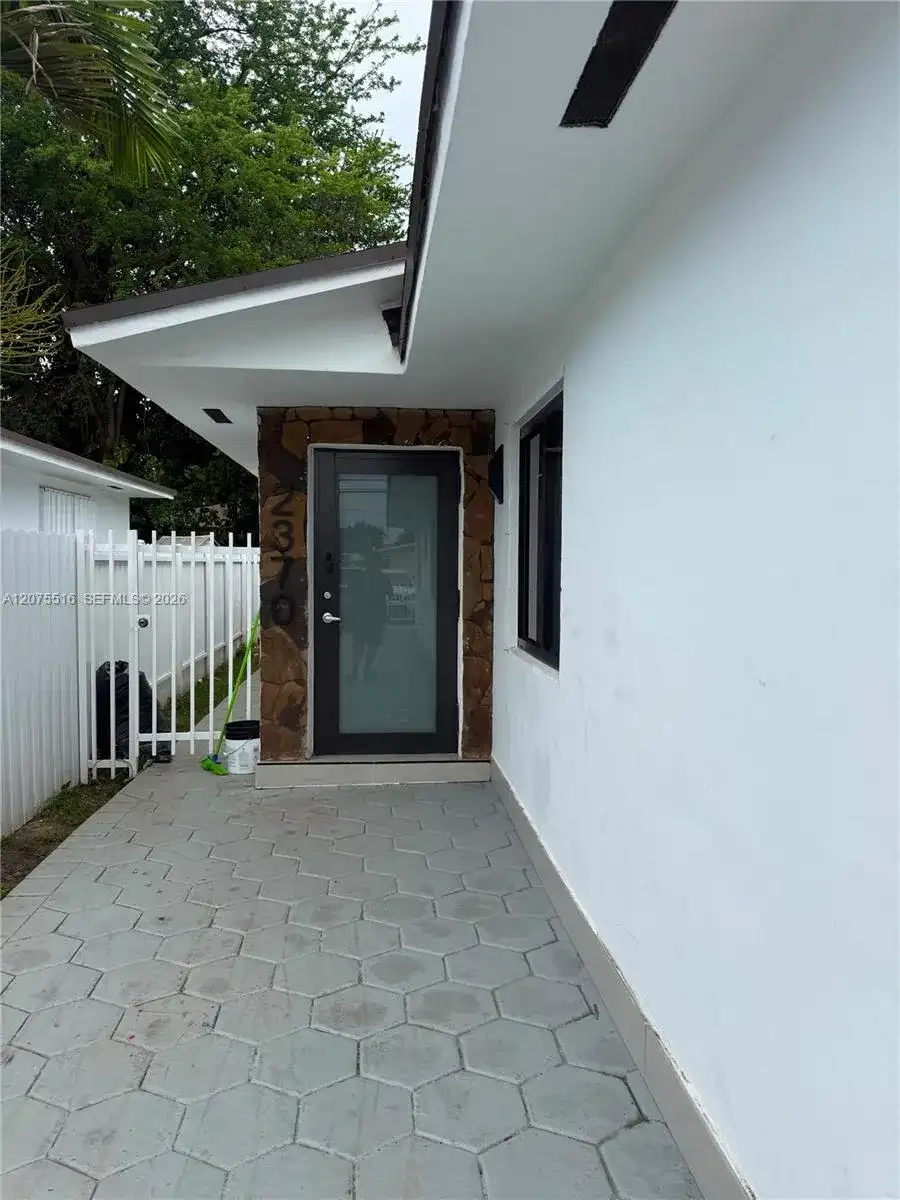 2370 NW 33rd St # 2370, Miami FL 33142