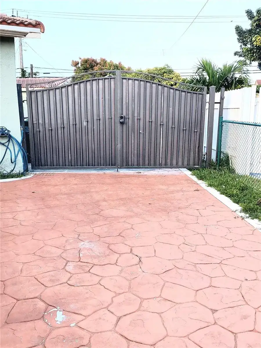 3941 E 9th Ln # 0, Hialeah FL 33013 photo 2