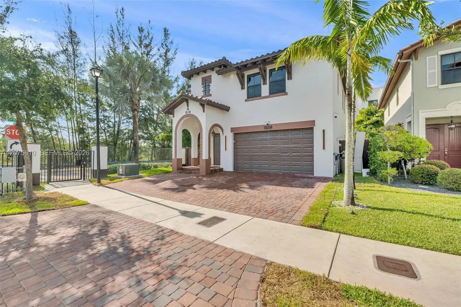 10204 NW 86th St, Doral FL 33178 photo 2