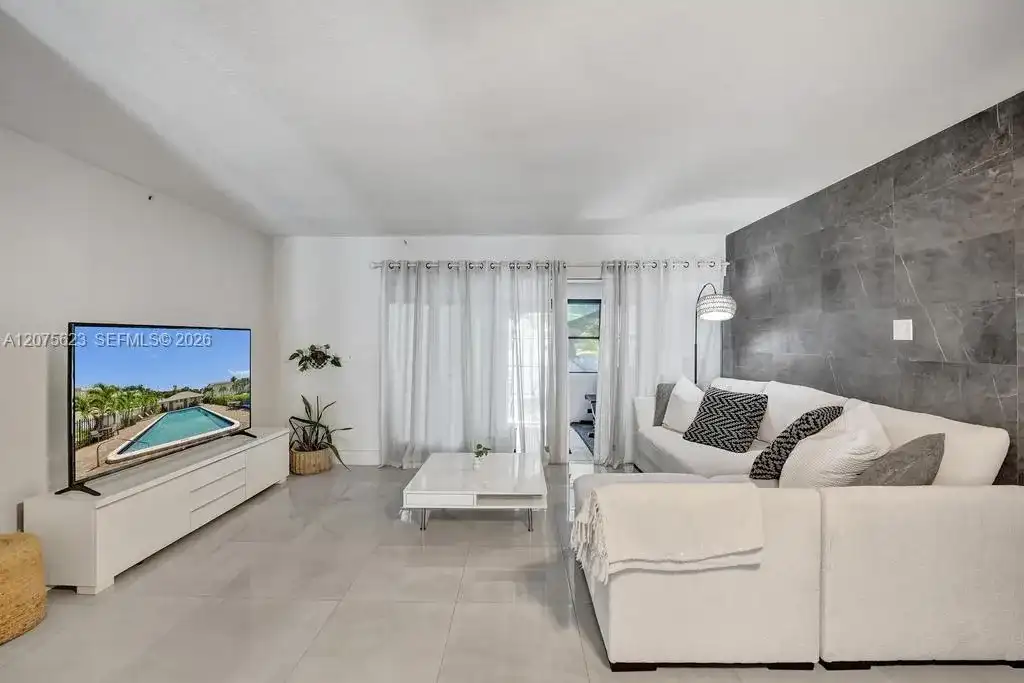 3000 NW 5th Ter # 112, Pompano Beach FL 33064