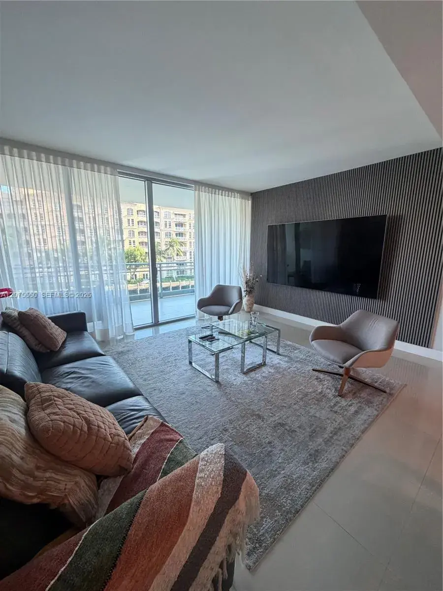 2950 NE 188th St # 325, Aventura FL 33180