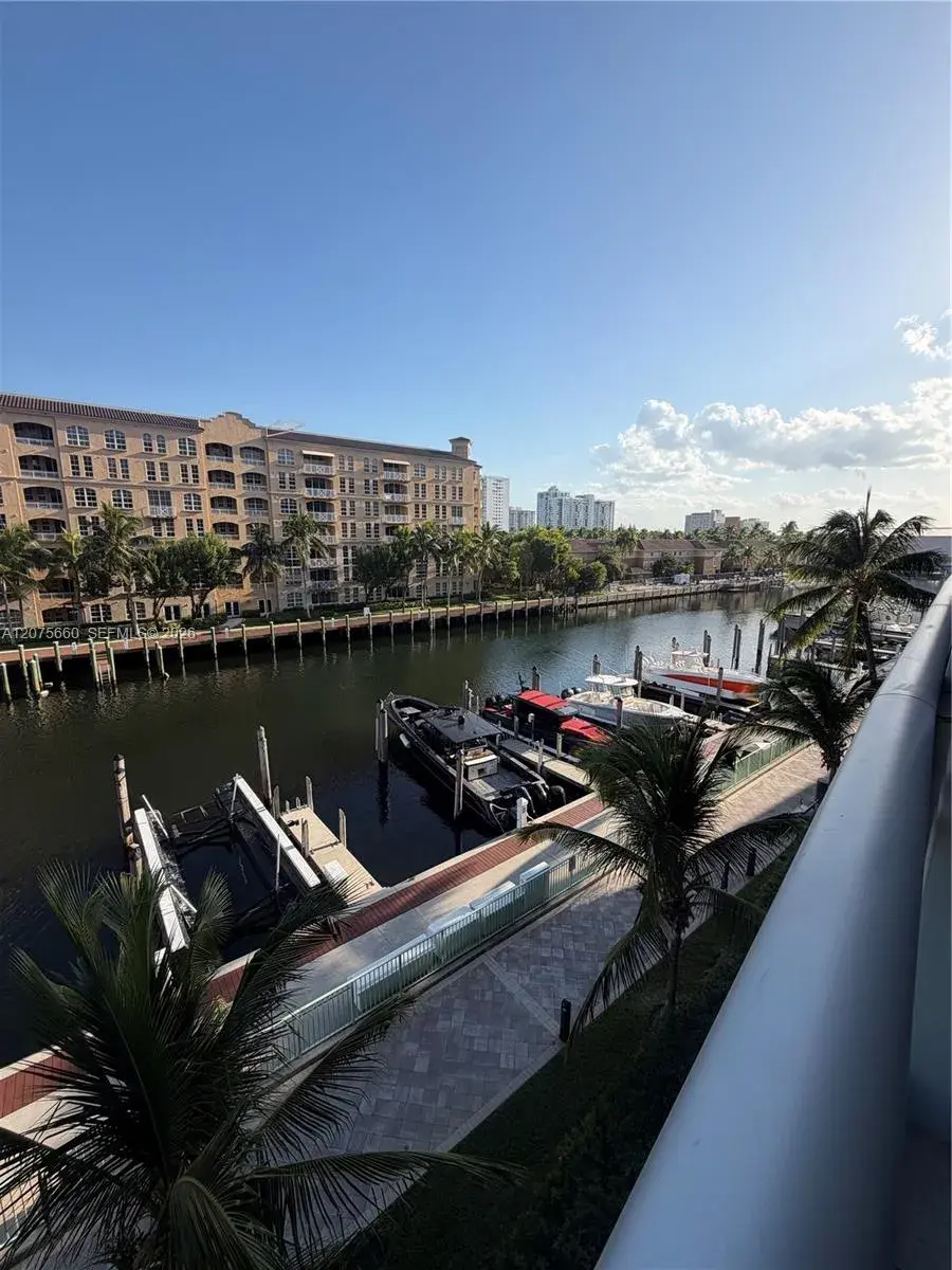 2950 NE 188th St # 325, Aventura FL 33180