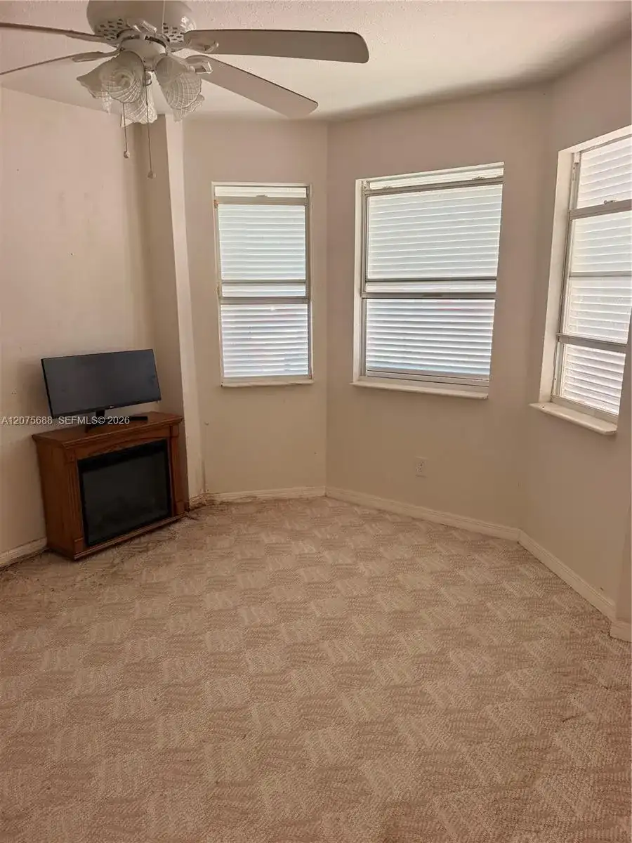921 Redwood St, Daytona FL 32117 photo 2