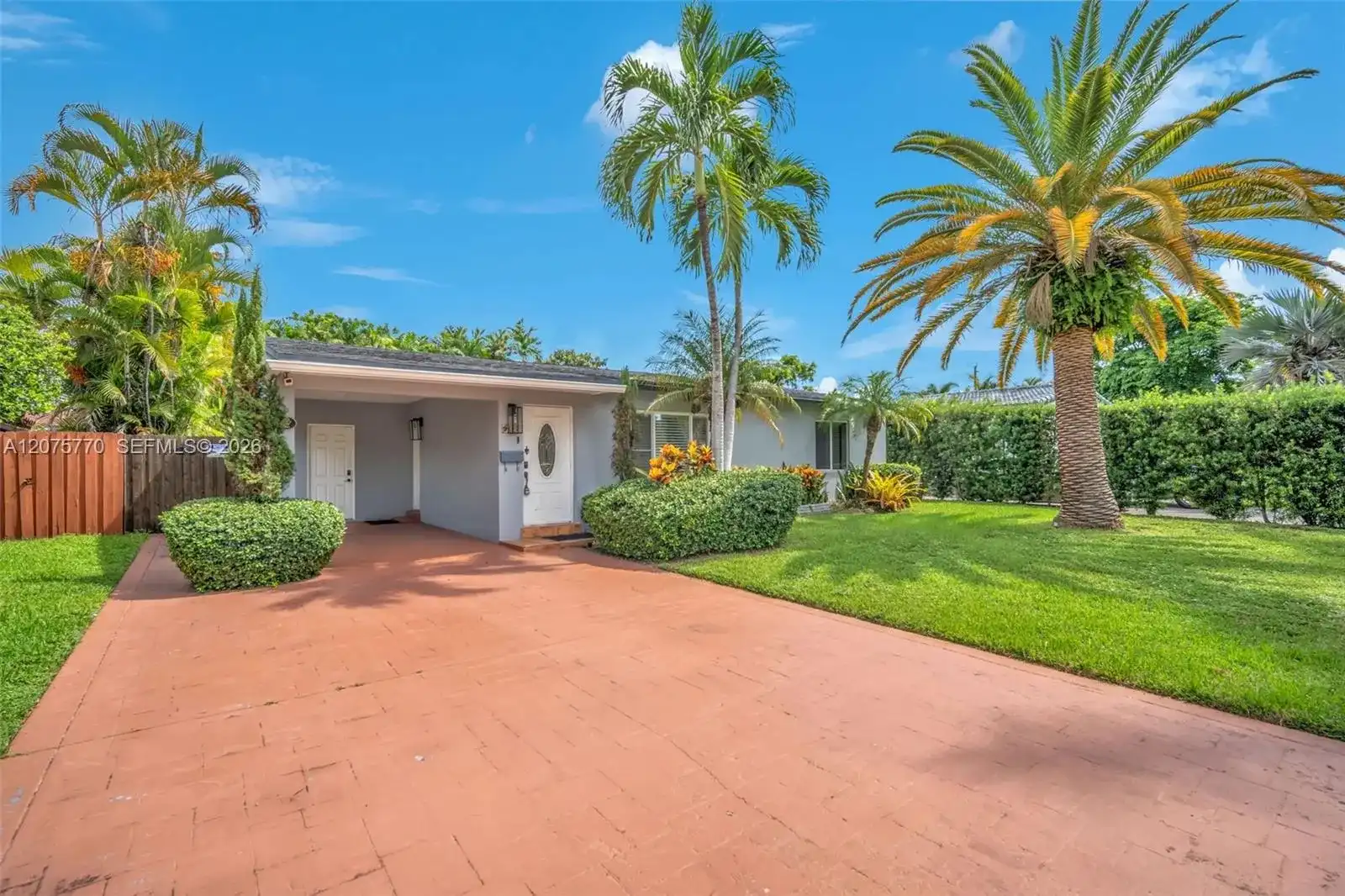 907 NE 5th St, Hallandale Beach FL 33009