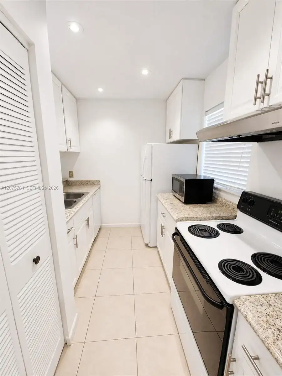 3280 NW 102nd Ter, Coral Springs FL 33065 photo 4