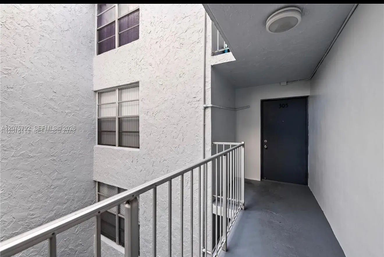9400 Live Oak Pl # 205, Davie FL 33324