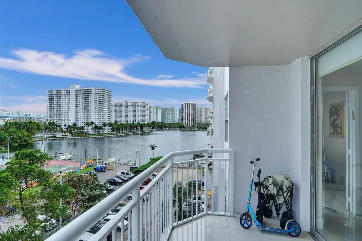 18061 Biscayne Blvd # 502, Aventura FL 33160