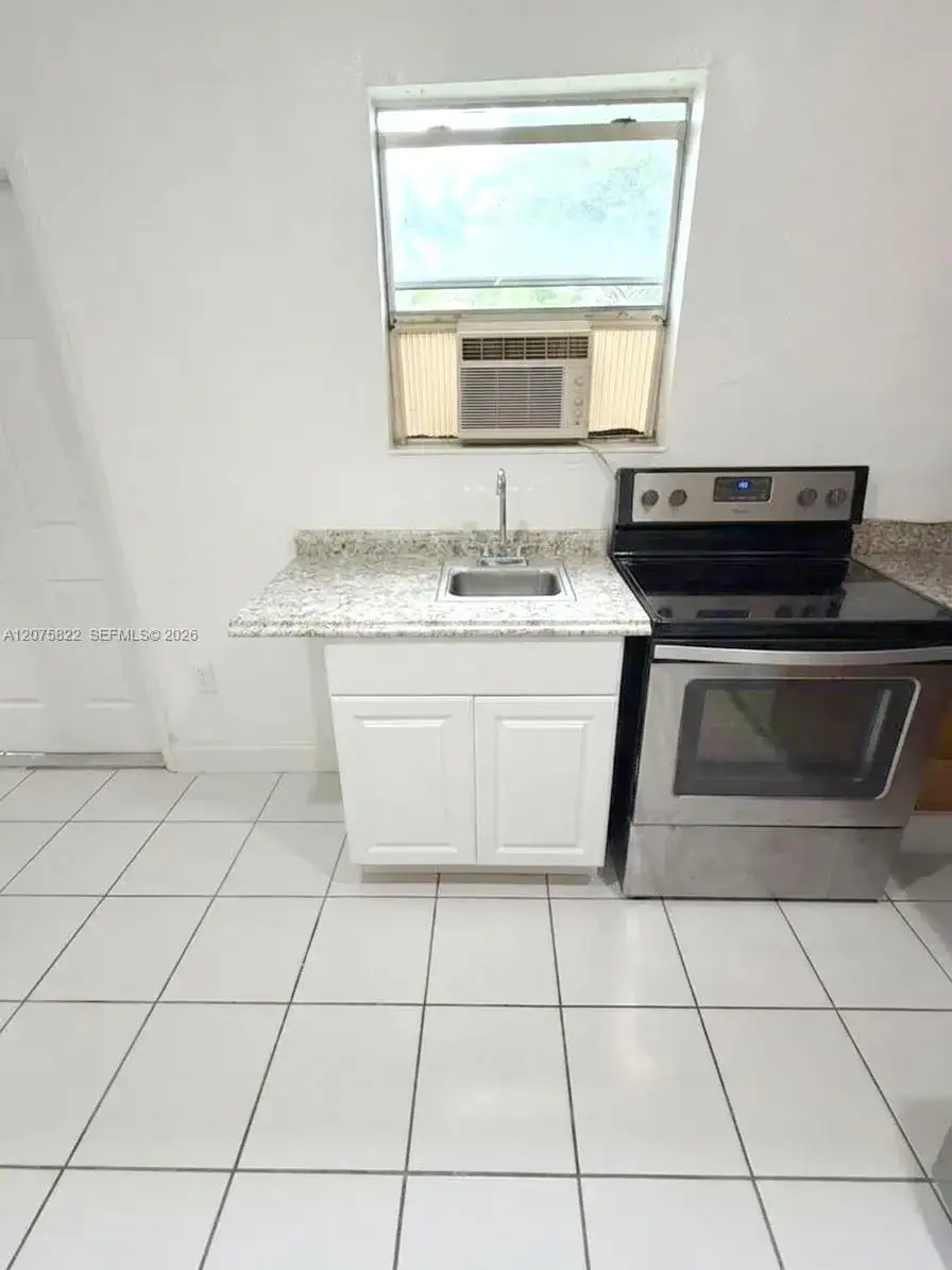601 NE 180th St # B, Miami FL 33162 photo 3