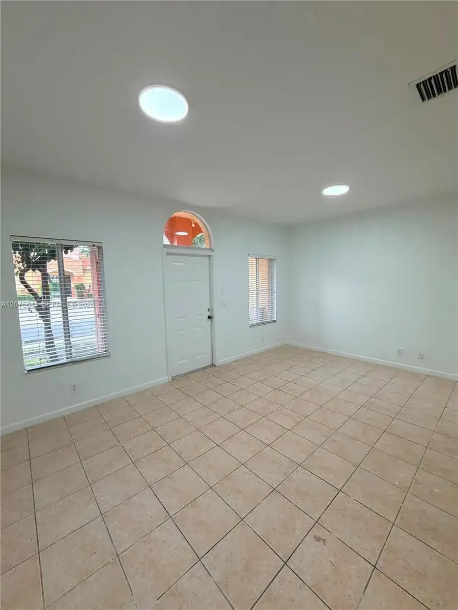 102 S Santa Catalina Cir # 102, North Lauderdale FL 33068 photo 2