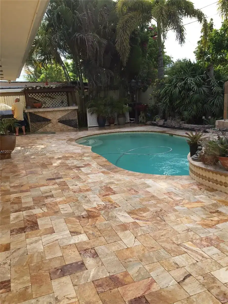 3889 NW 5th St, Miami FL 33126 photo 3