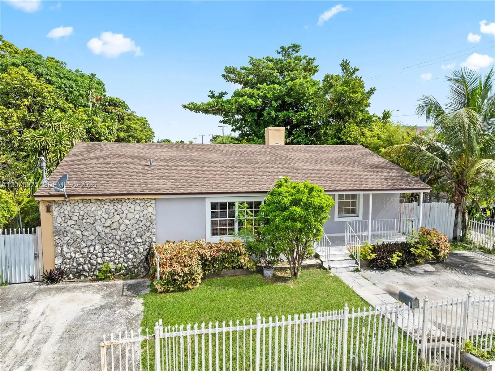 2723 NW 3rd St, Miami FL 33125 photo 2