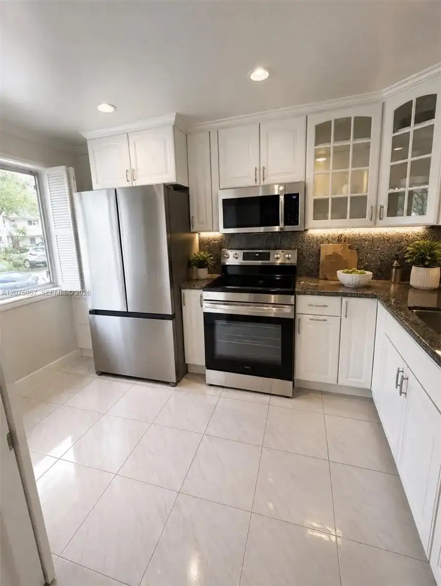 3591 Inverrary Dr # 104, Lauderhill FL 33319