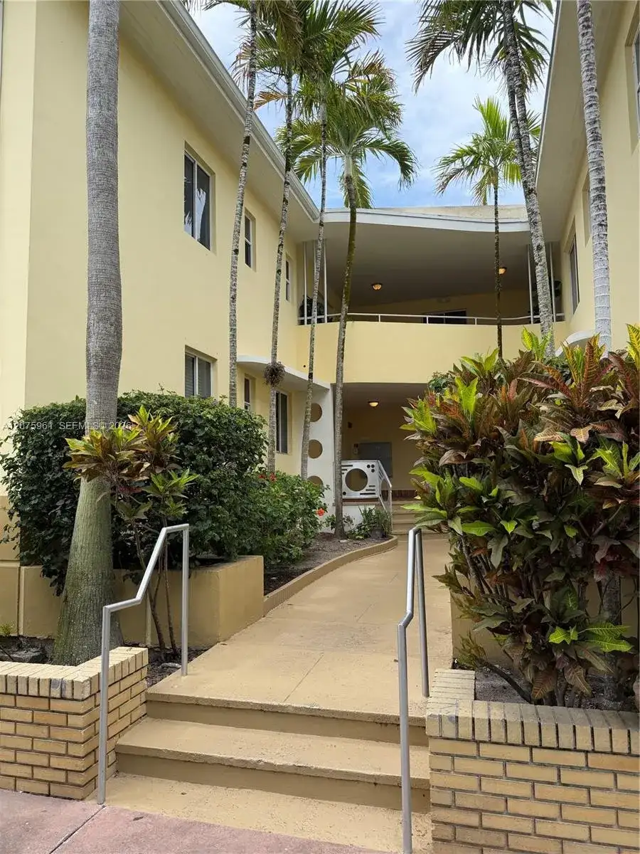 2880 Pine Tree Dr # 3, Miami Beach FL 33140 photo 2