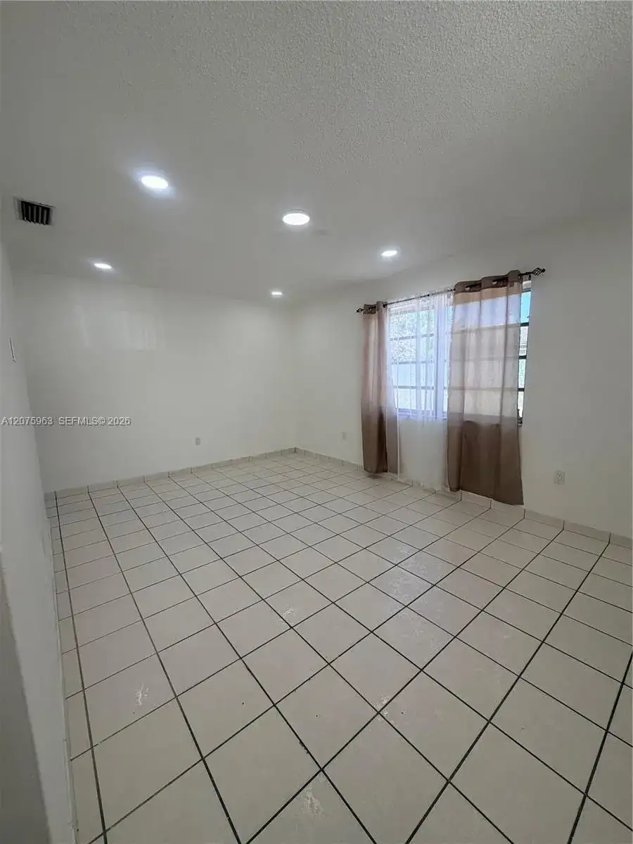 3821 SW 89th Ct, Miami FL 33165 photo 2