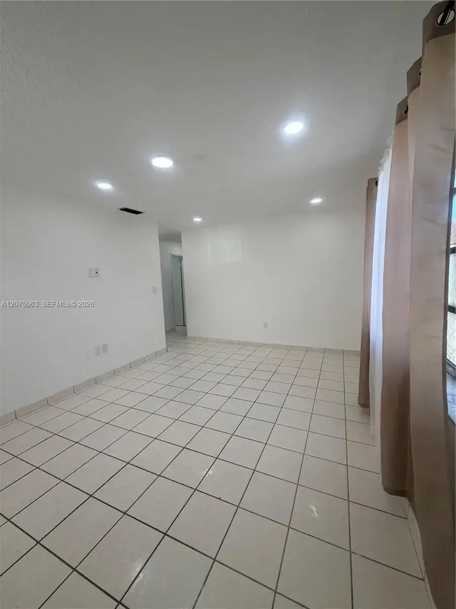 3821 SW 89th Ct, Miami FL 33165 photo 3
