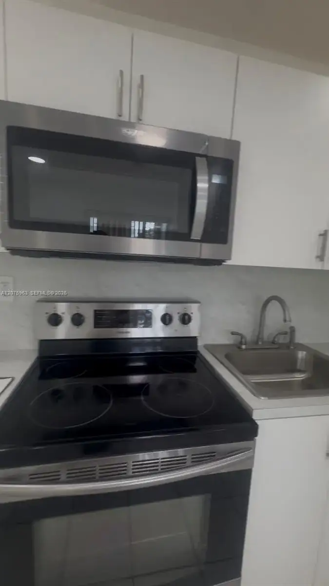 3821 SW 89th Ct, Miami FL 33165 photo 5