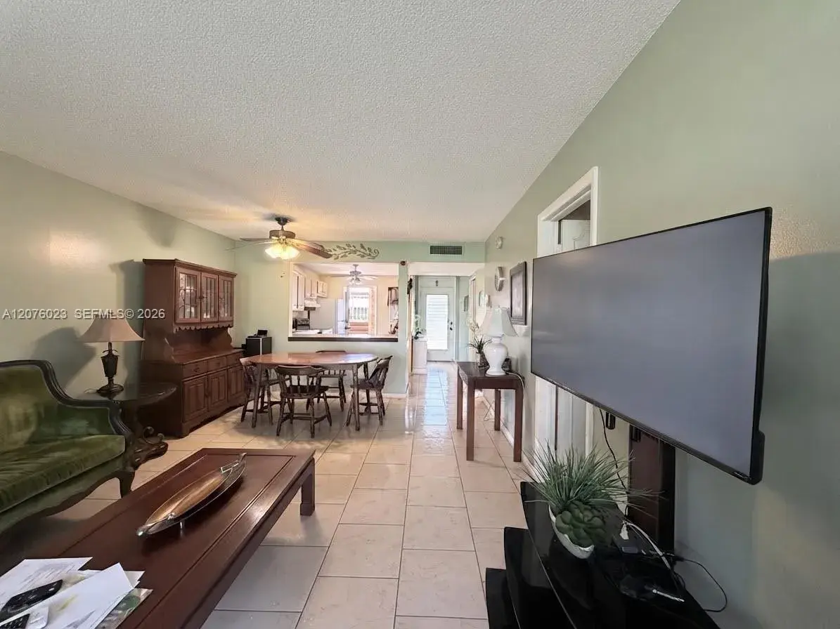 2951 NW 46th Ave # 109, Lauderdale Lakes FL 33313