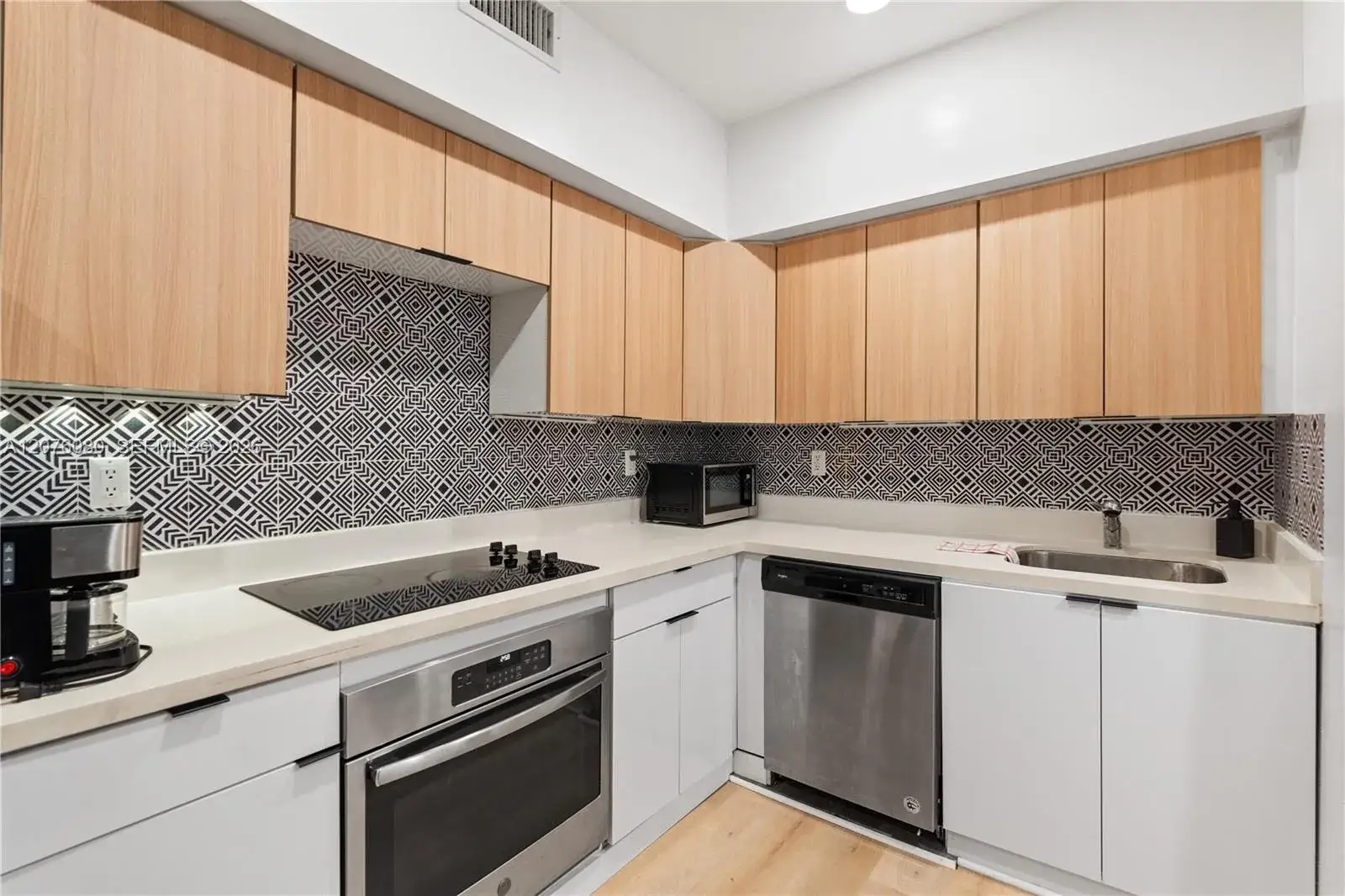 810 7th St # 102, Miami Beach FL 33139