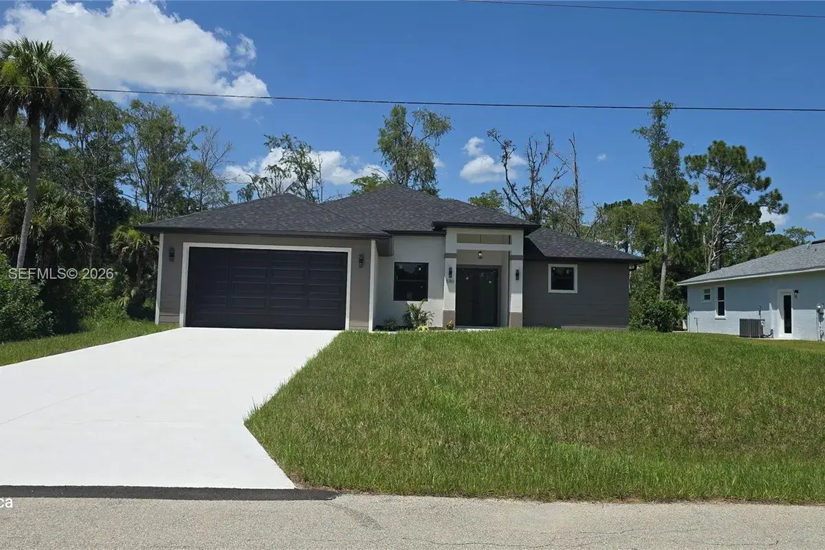 580 WOODVIEW DR, Lehigh Acres FL 33972