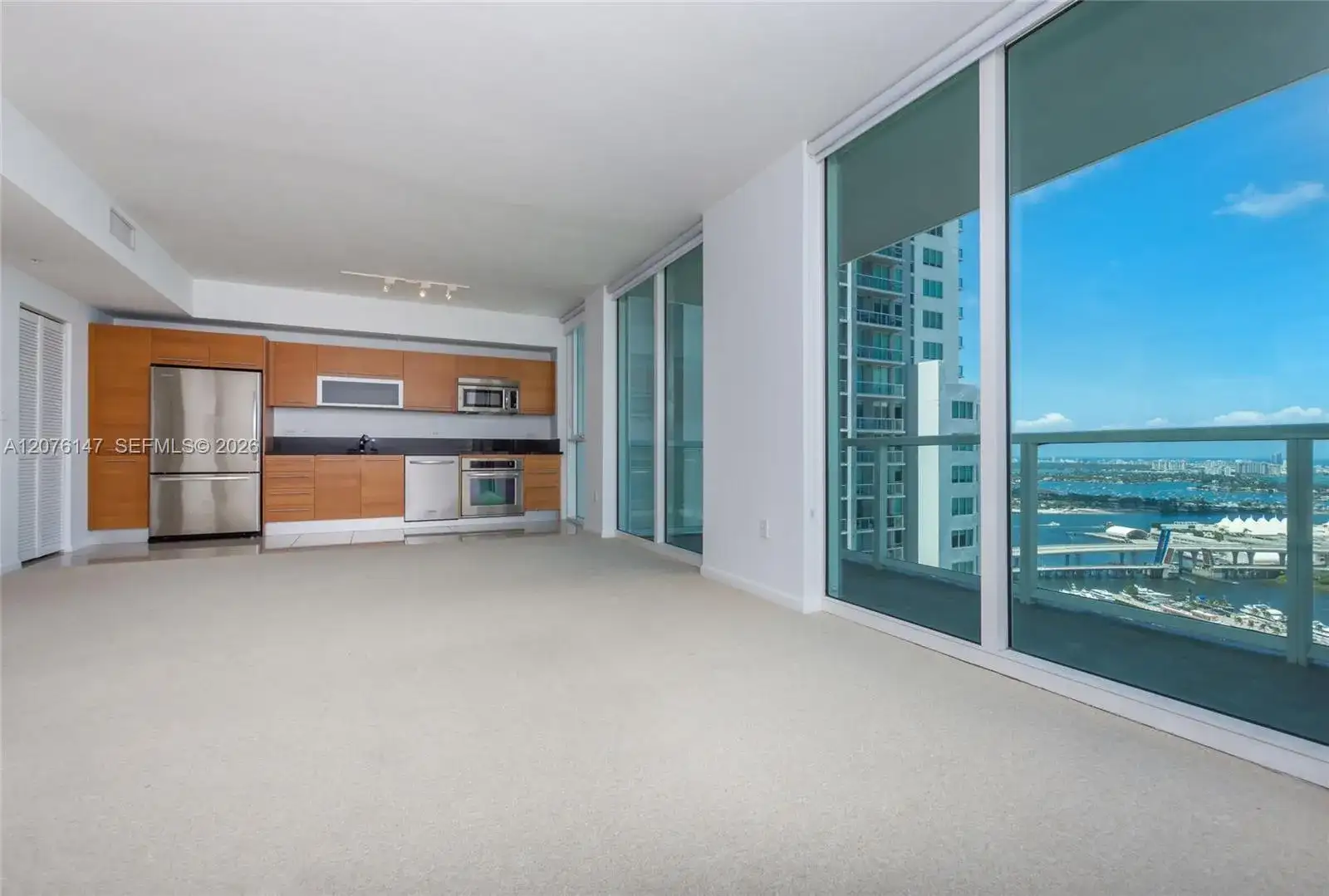 253 NE 2nd St # 3805, Miami FL 33132 photo 2