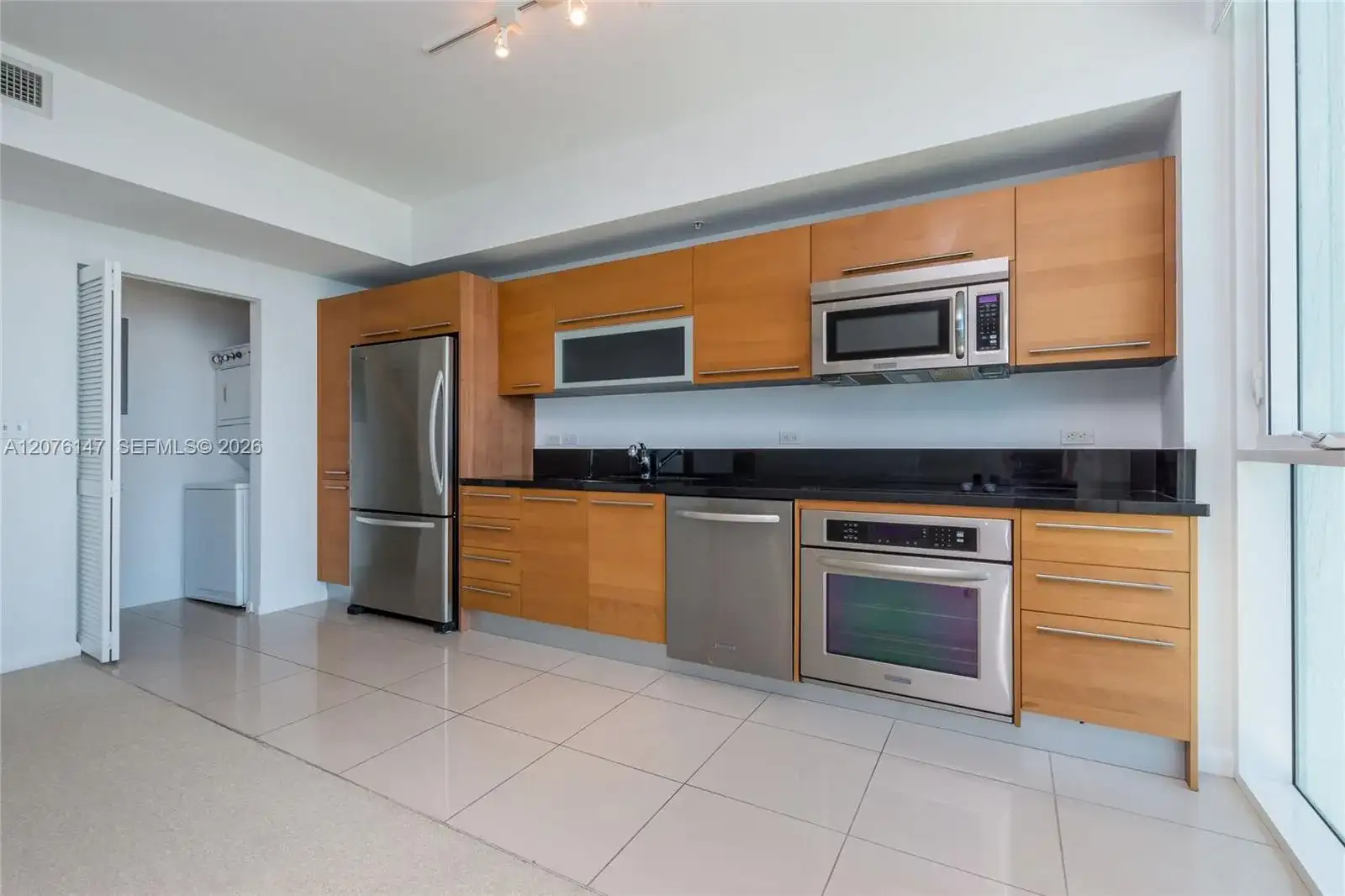 253 NE 2nd St # 3805, Miami FL 33132 photo 4