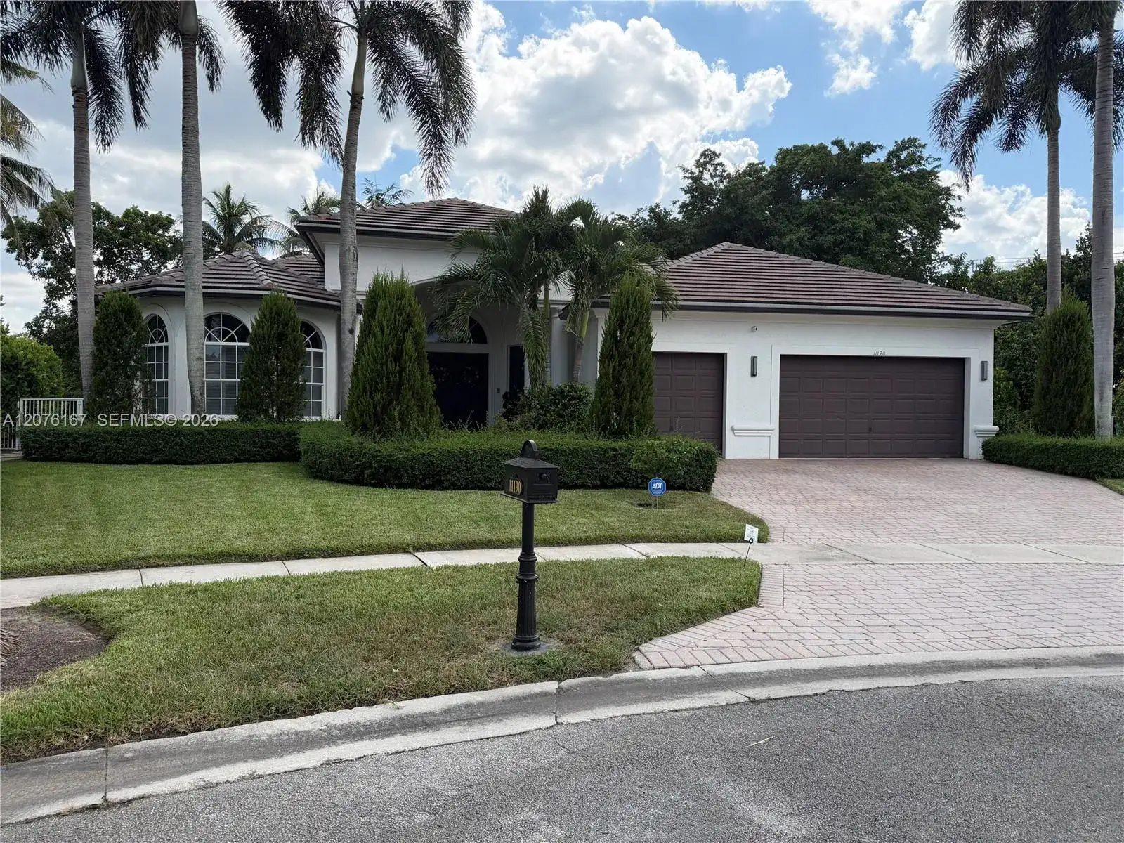 11190 Redhawk St, Plantation FL 33324