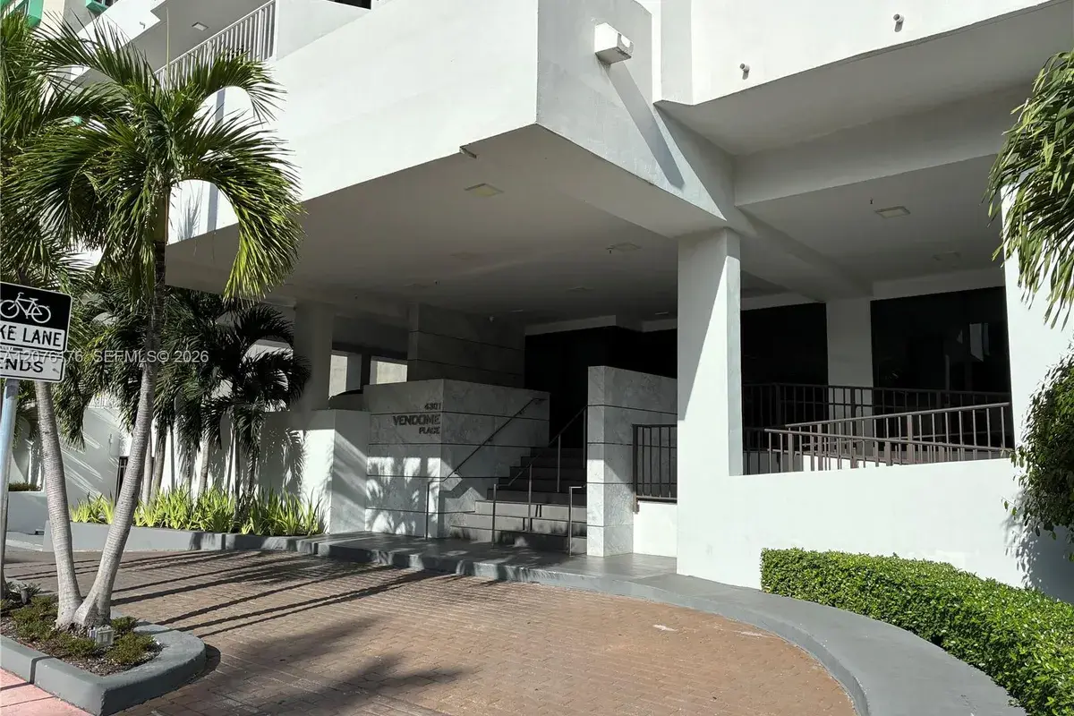 4301 Collins Ave # 402, Miami Beach FL 33140
